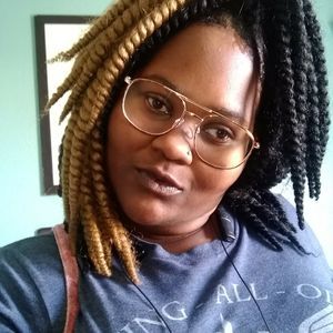 Meet your Posher, Dee dee